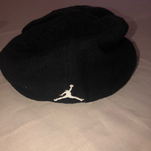 AIR JORDAN CLASSIC COLLECTION CAP SIZE: 7 5/8 Used - Picture 2 of 5